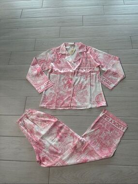 Print of wildlife scratch silk pajamas set